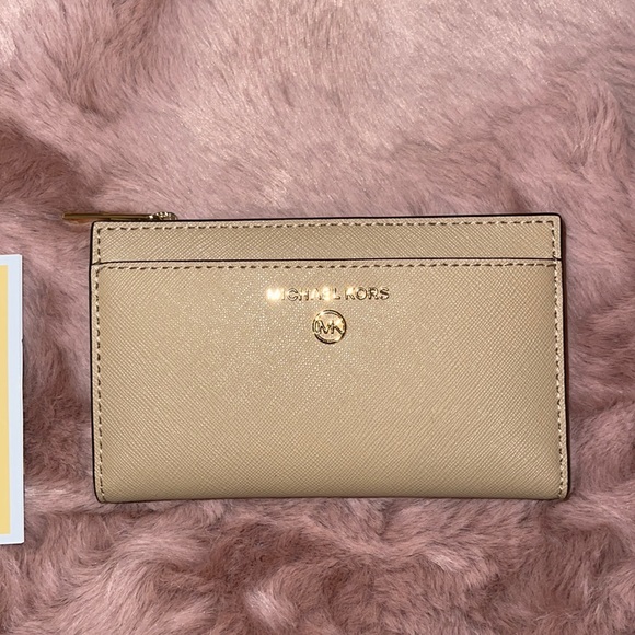 ❌SOLD❌Michael Kors wallet - Picture 2 of 6